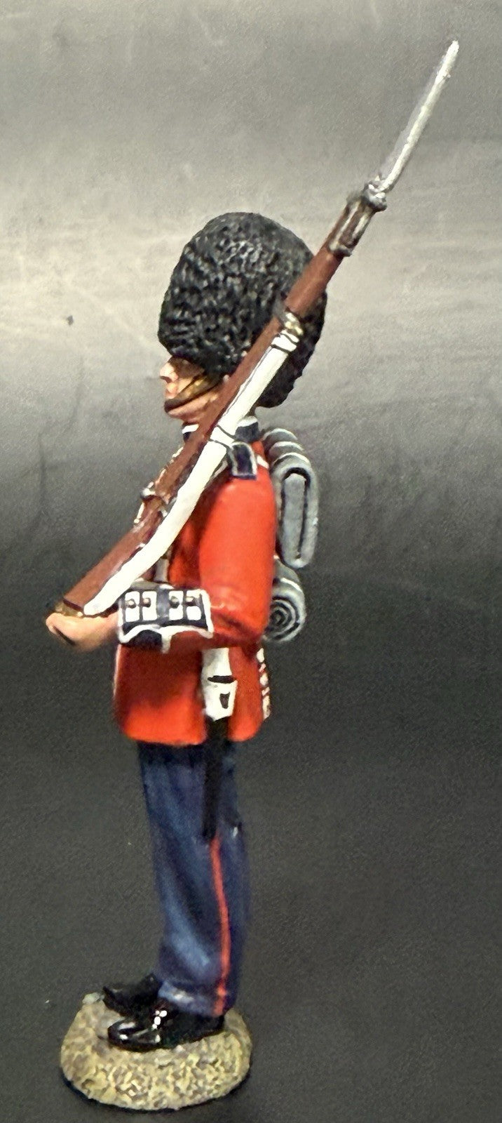 King & Country CF029 Coldstream Guard on Guard Duty - Retired - MIB