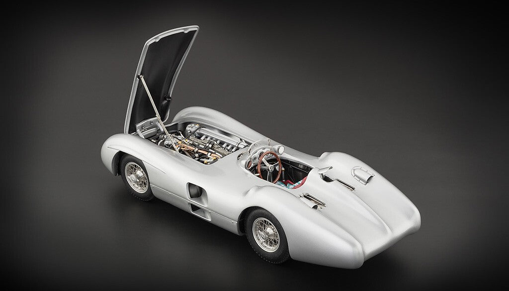 CMC M-137 Mercedes-Benz W196R, Streamliner, 1954 Hans Herrmann Signed Ed, 1:18