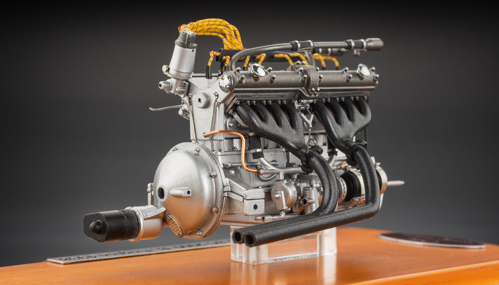 CMC M-131 Alfa Romeo 8C 2900B Engine with Showcase, 1:18