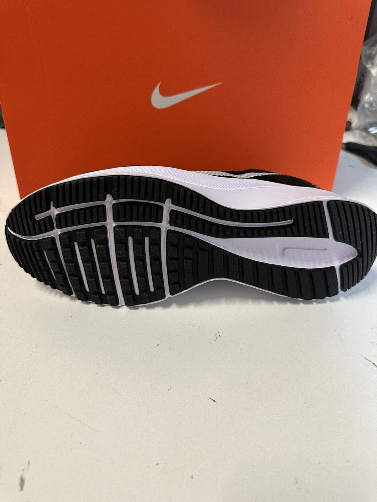 Nike Quest 4 Black & White Mens Size US 8