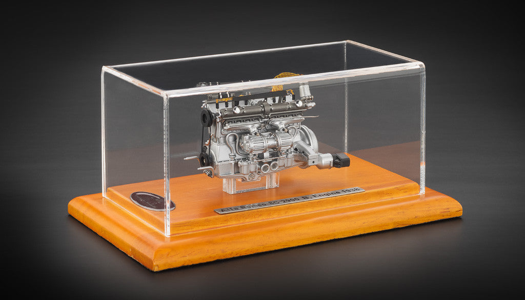 CMC M-131 Alfa Romeo 8C 2900B Engine with Showcase, 1:18