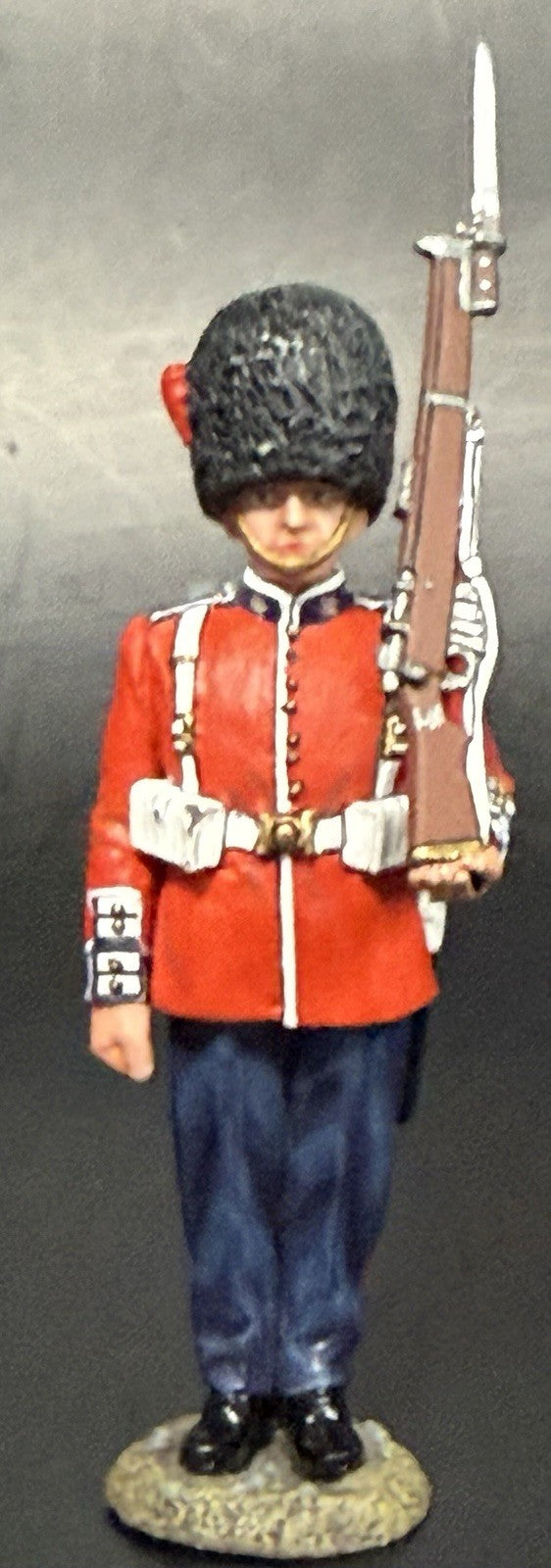 King & Country CF029 Coldstream Guard on Guard Duty - Retired - MIB