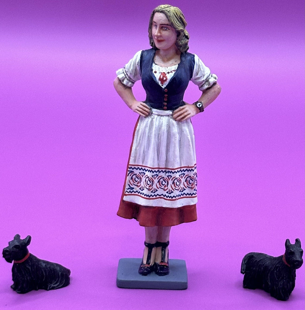 King & Country LAH225 Eva Braun & Her Dogs - MIB