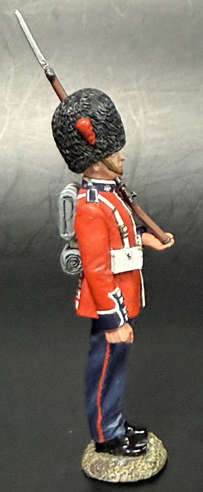 King & Country CF029 Coldstream Guard on Guard Duty - Retired - MIB